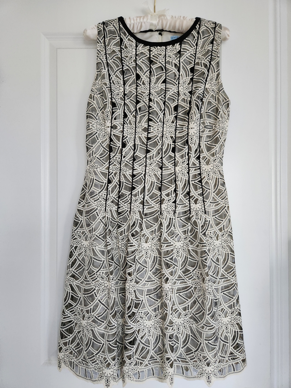 ANTONIO MELANI Black & White Sleeveless Lace Fit-and-Flare Midi Dress